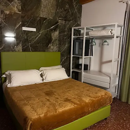 Pensión Abside & 4*