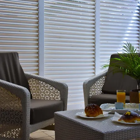 Abside & Pensión 4*